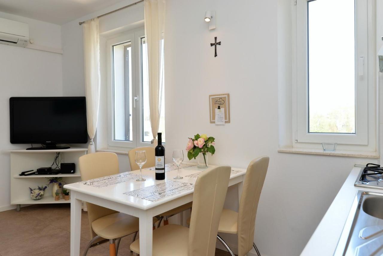 Beach Apartment Vami With Sea View มูร์แตร์ ภายนอก รูปภาพ