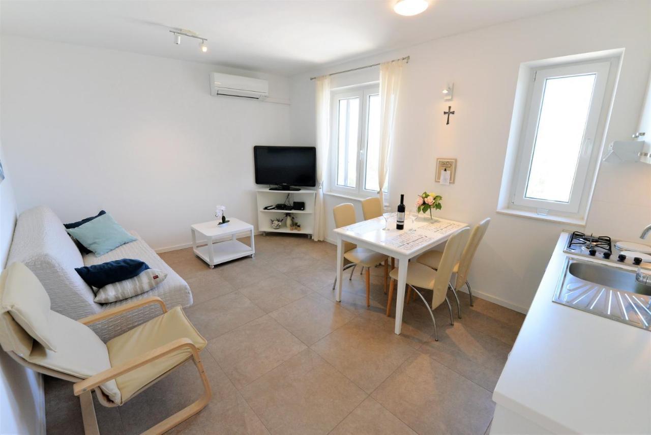 Beach Apartment Vami With Sea View มูร์แตร์ ภายนอก รูปภาพ